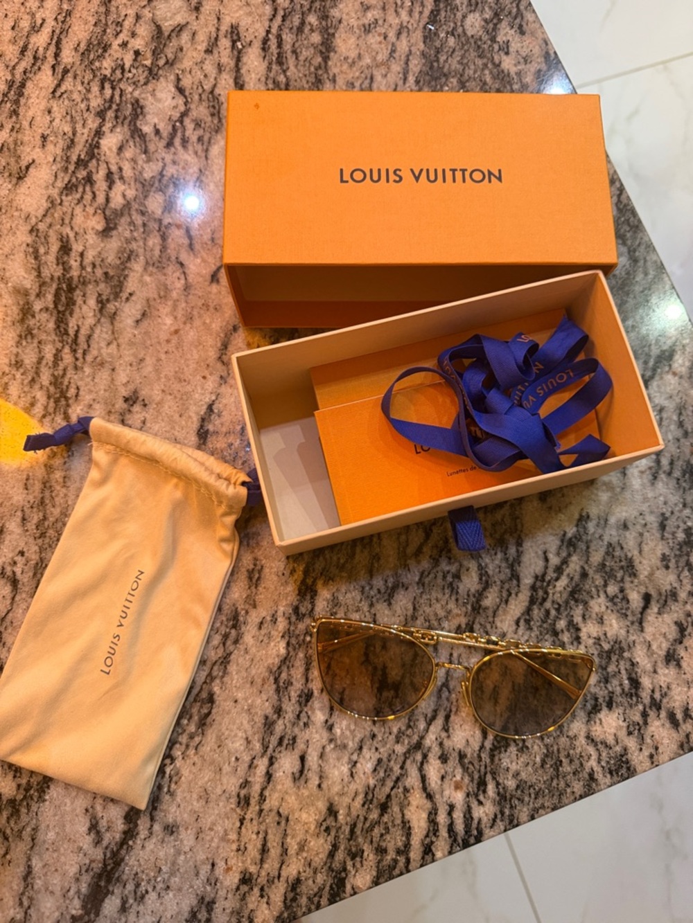 LOUIS VUITTON WOMEN'S  MY LV CHAIN SUNGLASSES Z1522E GOLD Pre-Owned Authentic - Picture 8 of 11